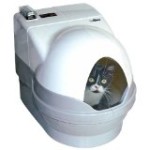 Self cleaning litter box